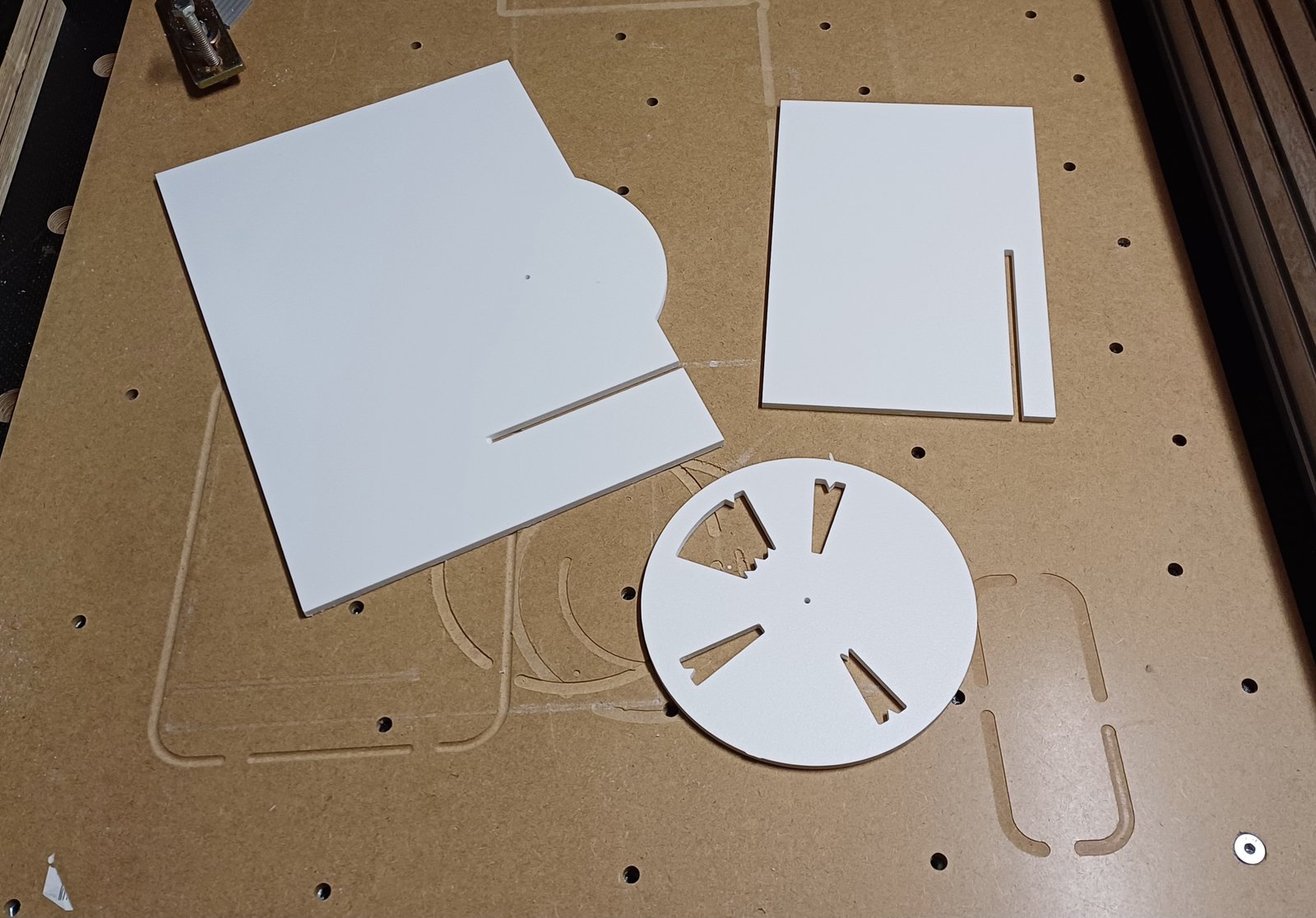 CNC obrábanie — vyrezané diely